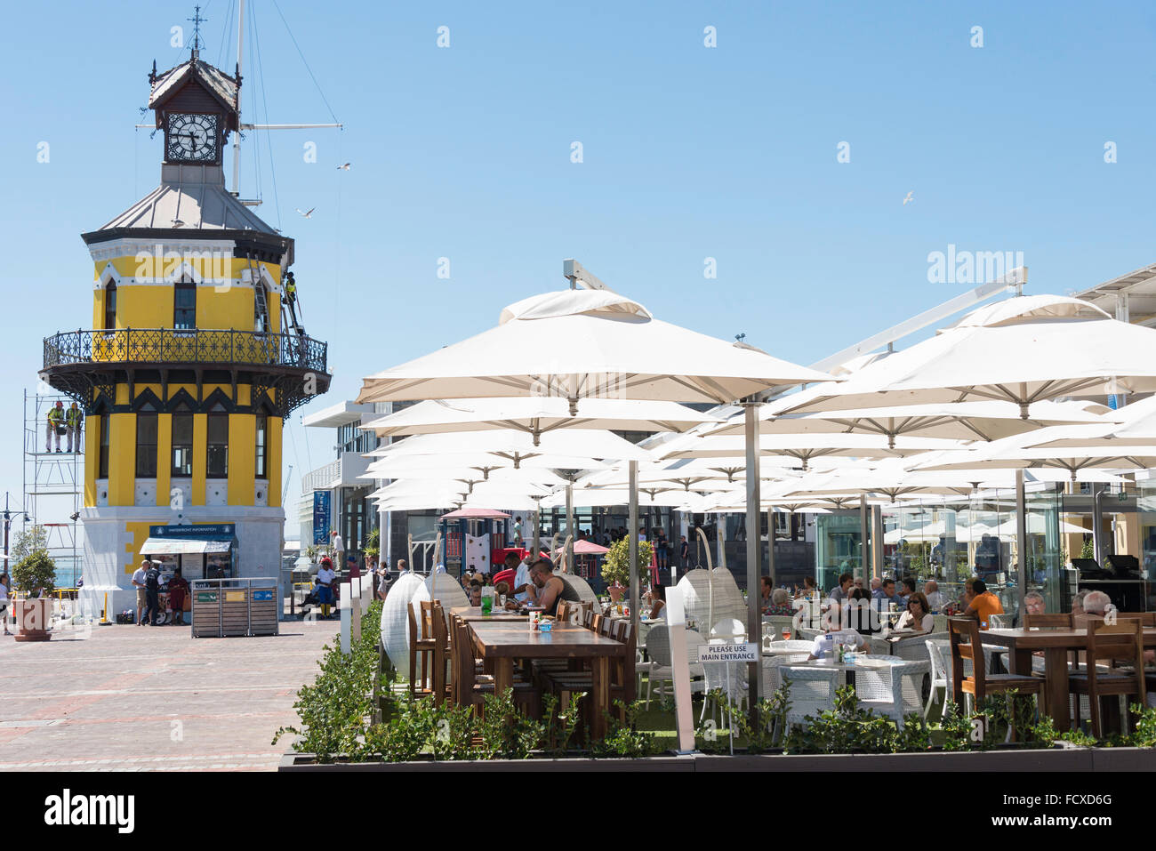 Cape Town Fish Market Restaurant und Uhrturm, Victoria & Albert Waterfront, Cape Town, Western Cape Province, Südafrika Stockfoto