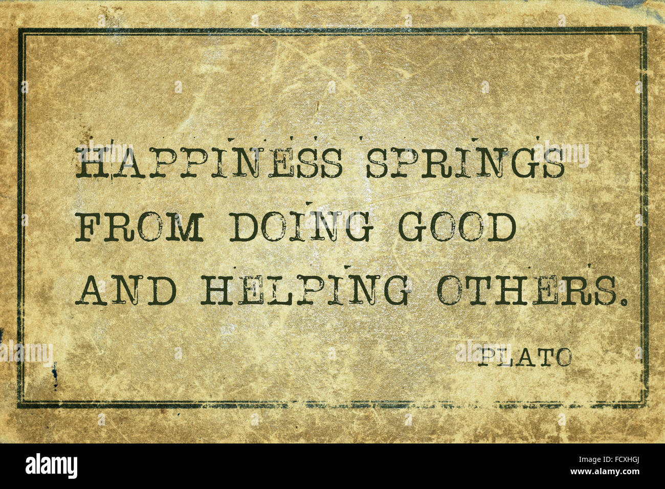 Glück entspringt etwas Gutes tun - der griechische Philosoph Plato Zitat auf Grunge Vintage Karton gedruckt Stockfoto