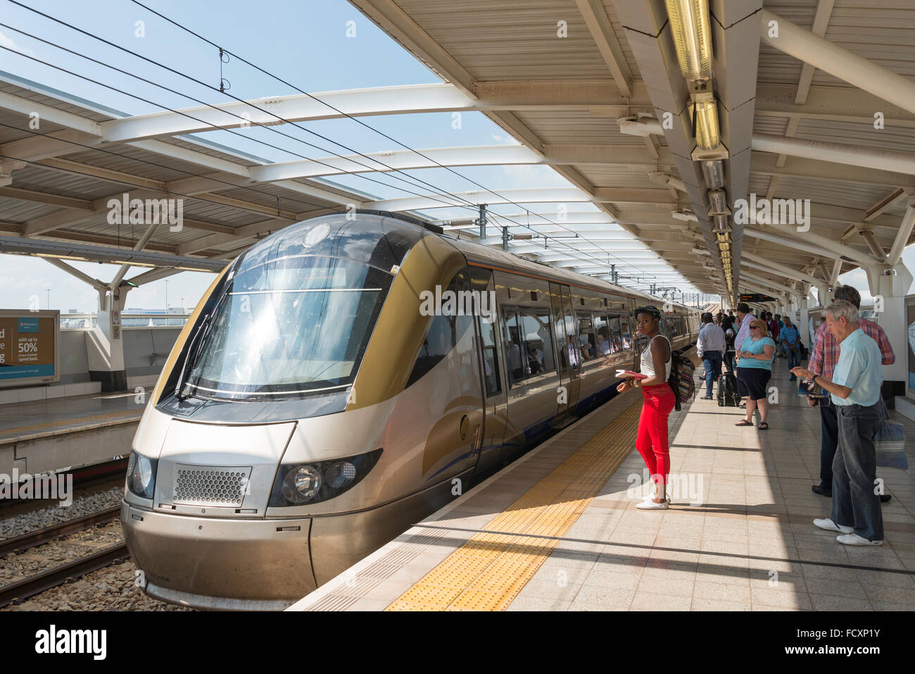 Trainieren Sie, Ankunft am Rhodesfield Gautrain Station, Rhodesfield, Kempton Park, Provinz Gauteng, Südafrika Stockfoto