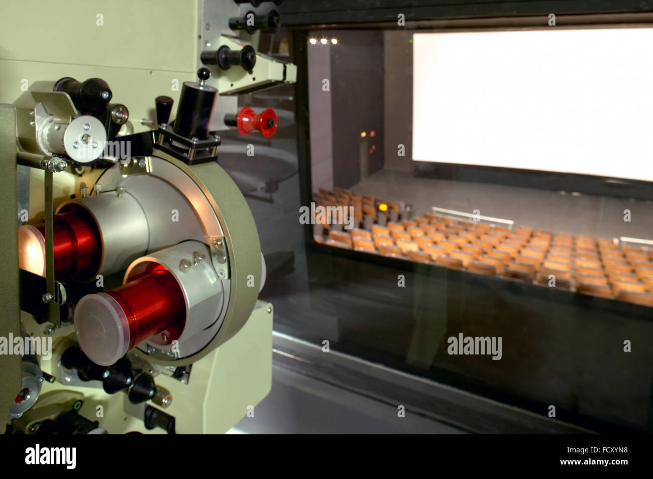 Kino. Kabine und Theater Leinwand. Horizontale Stockfoto