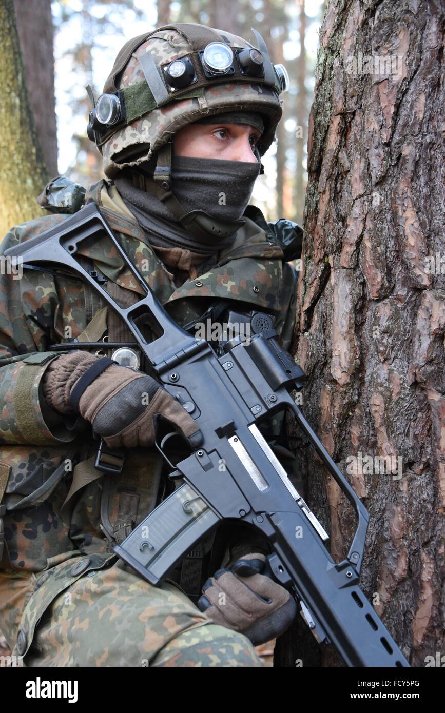 Absteigt der 2. Kompanie, 212. Mechanisierte InfanterieBataillon