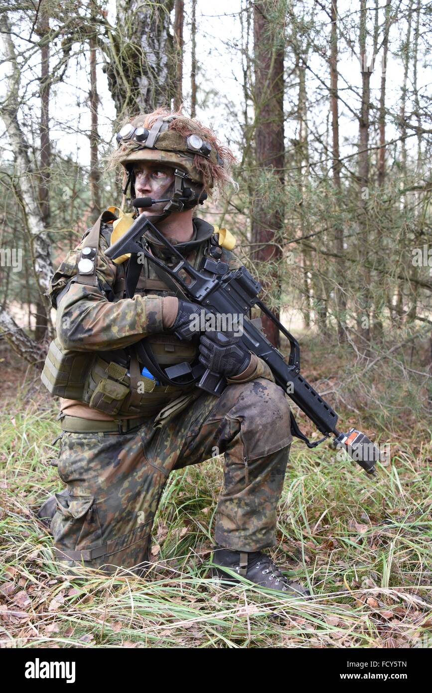 Absteigt der 2. Kompanie, 212. Mechanisierte InfanterieBataillon