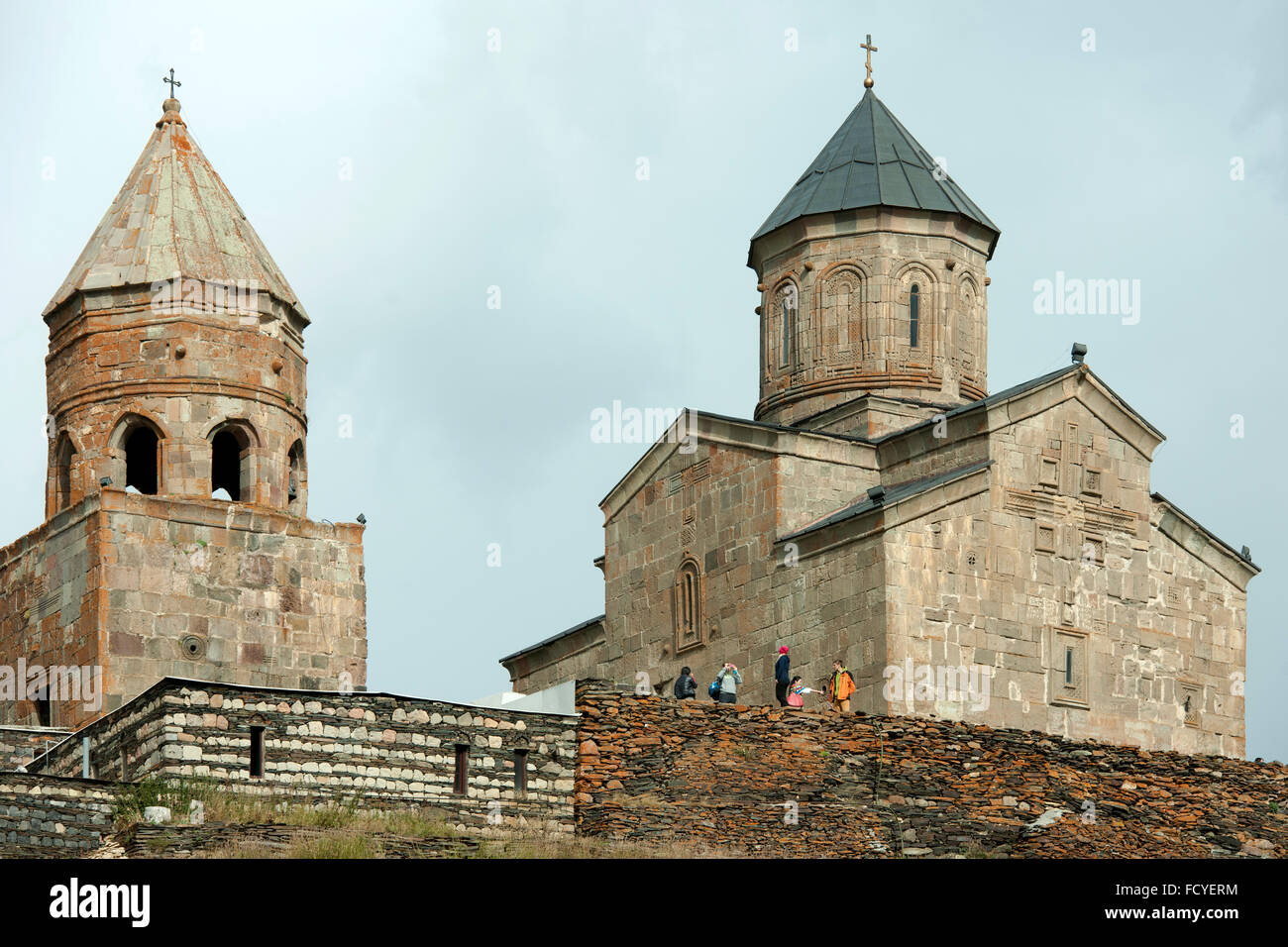 Georgien, Mzcheta-Mtianeti, Stepansminda, Kreuzkuppelkirche Zminda Sameba (Dreifaltigkeitskirche, Gergetier Dreifaltigkeitskirc Stockfoto