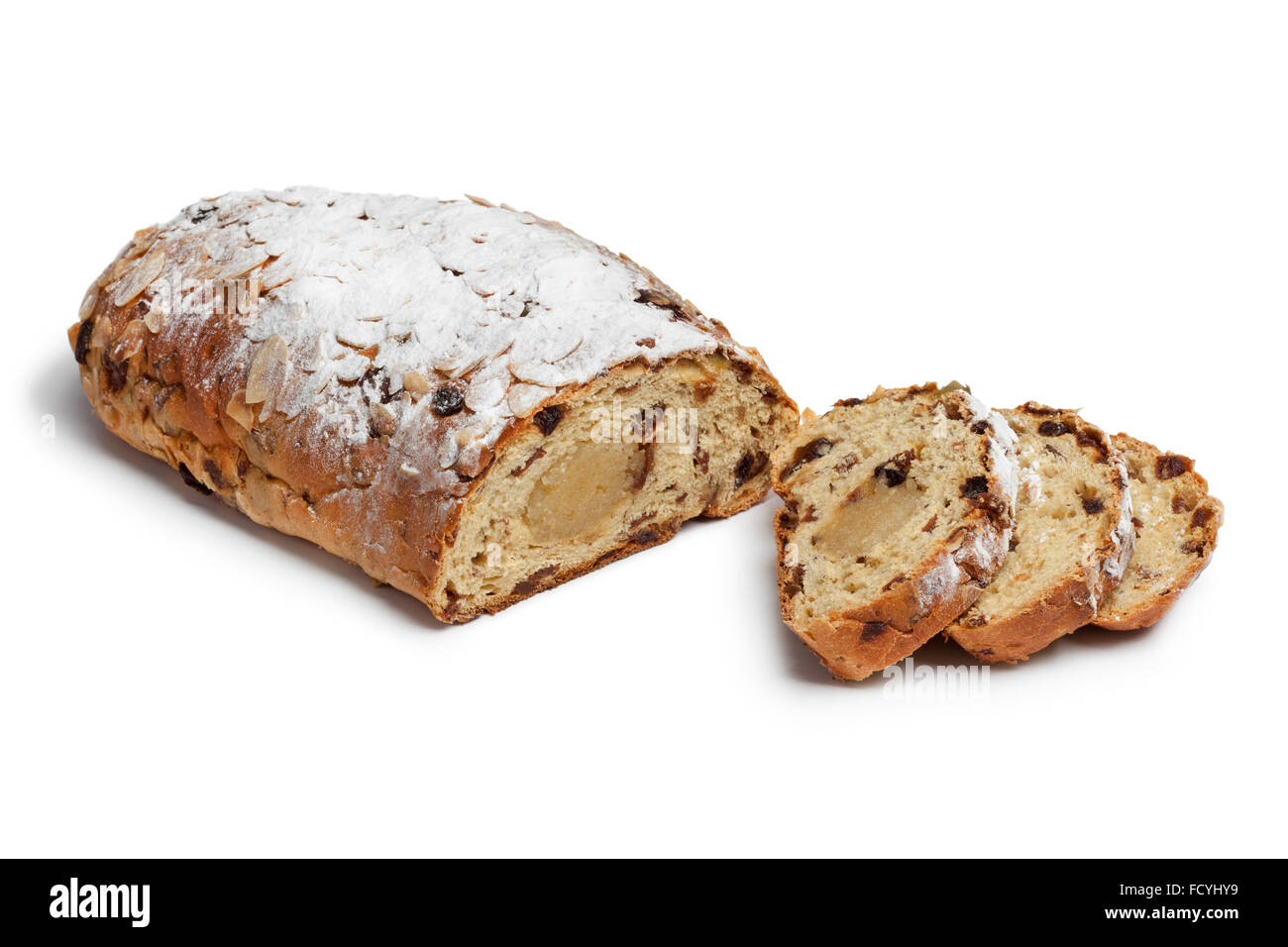 Traditionellen gesamten niederländischen Osterbrot mit Zucker bedeckt und gefüllt mit Marzipan auf weißem Hintergrund Stockfoto