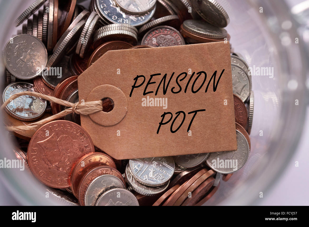 Pension Topf Label auf britische gemischt Münzen in einem Glasbehälter Konzept Konzept Stockfoto