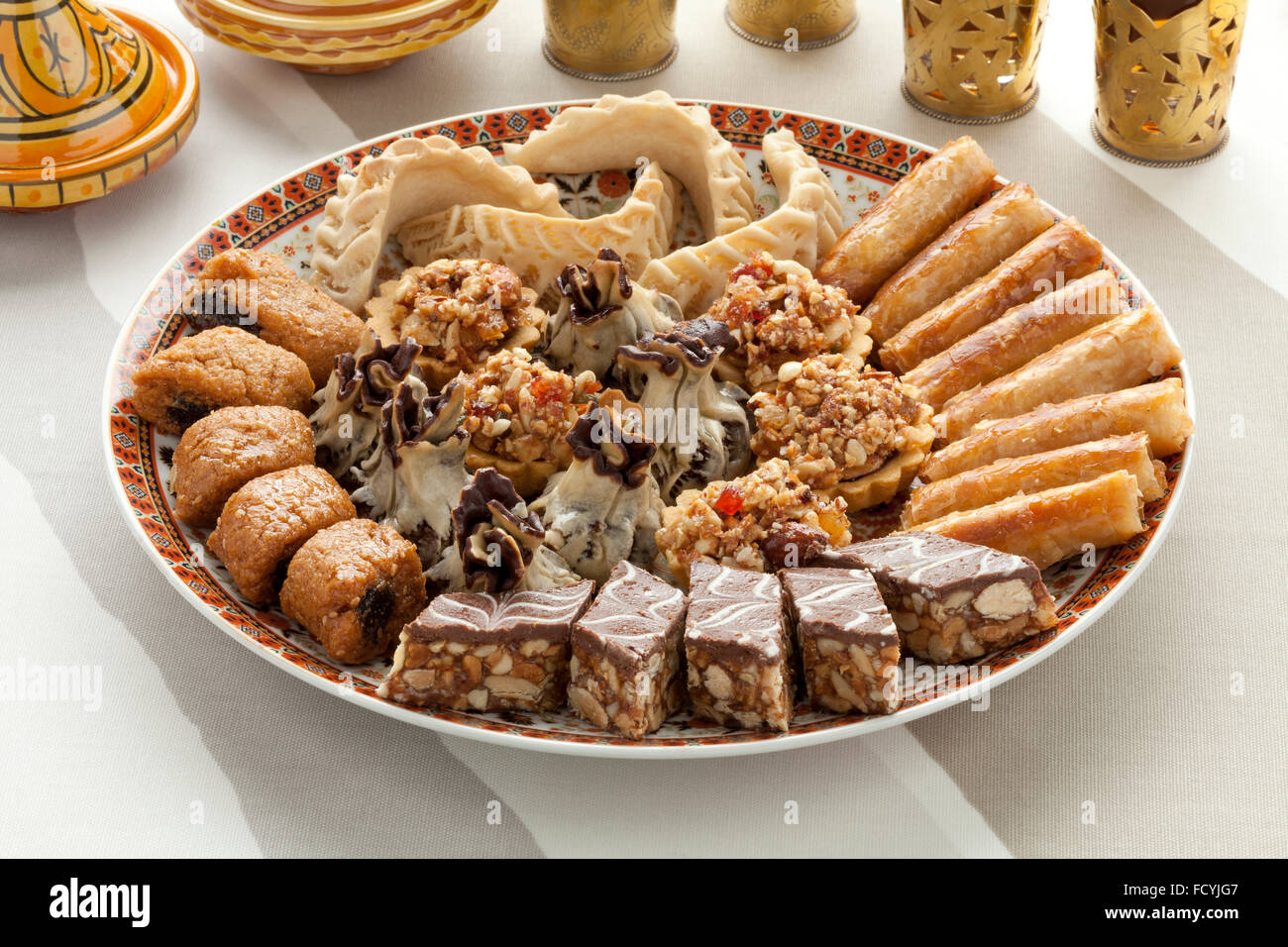 Schüssel mit frisch gebackene marokkanische Kekse Stockfoto