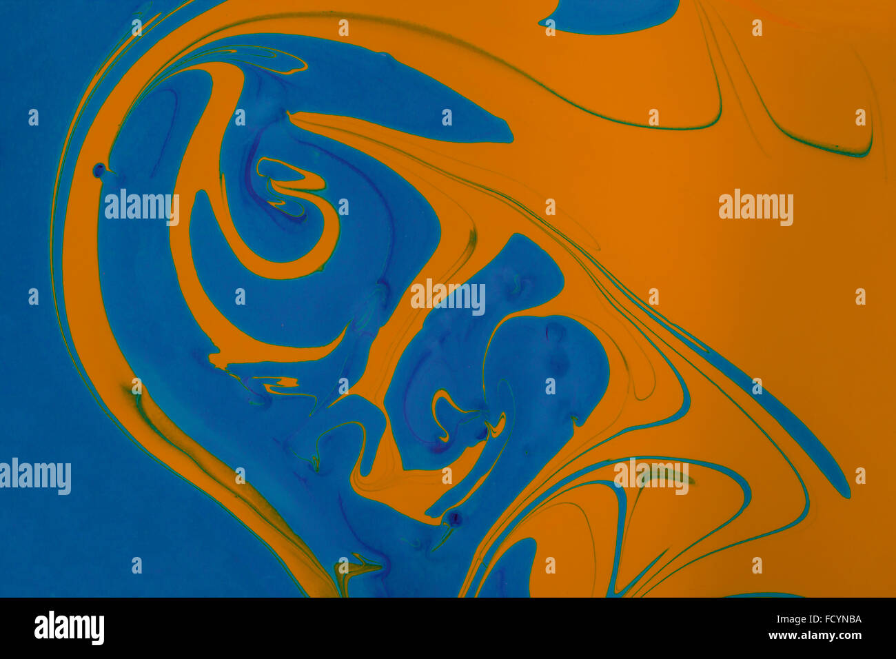 Blaue und braune Farbe Farben gemischt in Marmorierung Stockfoto