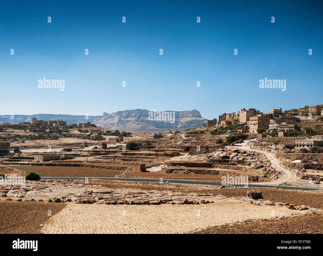 Landschaft und Dörfer nördlich von Sanaa im Jemen ländlichen Stockfoto