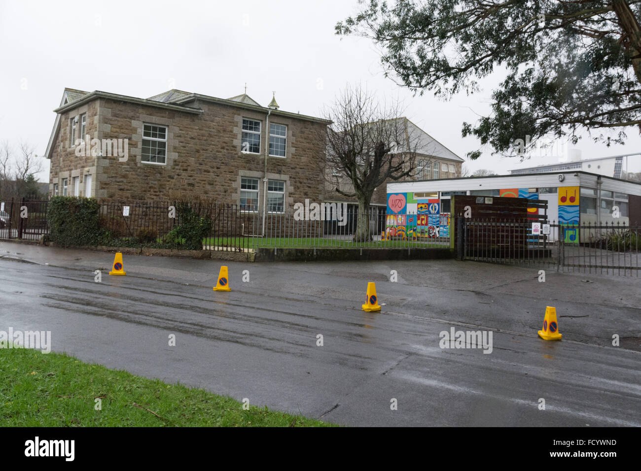 Penzance, Cornwall, UK. 26. Januar 2016. Eine Reihe von Schulen in ganz Großbritannien, darunter vier in Cornwall wurden evakuiert, heute Morgen nach einer Serie von Bombendrohungen eingegangen. Sehen Sie hier Humphry Davy Schule in Penzance. Bildnachweis: Simon Yates/Alamy Live-Nachrichten Stockfoto
