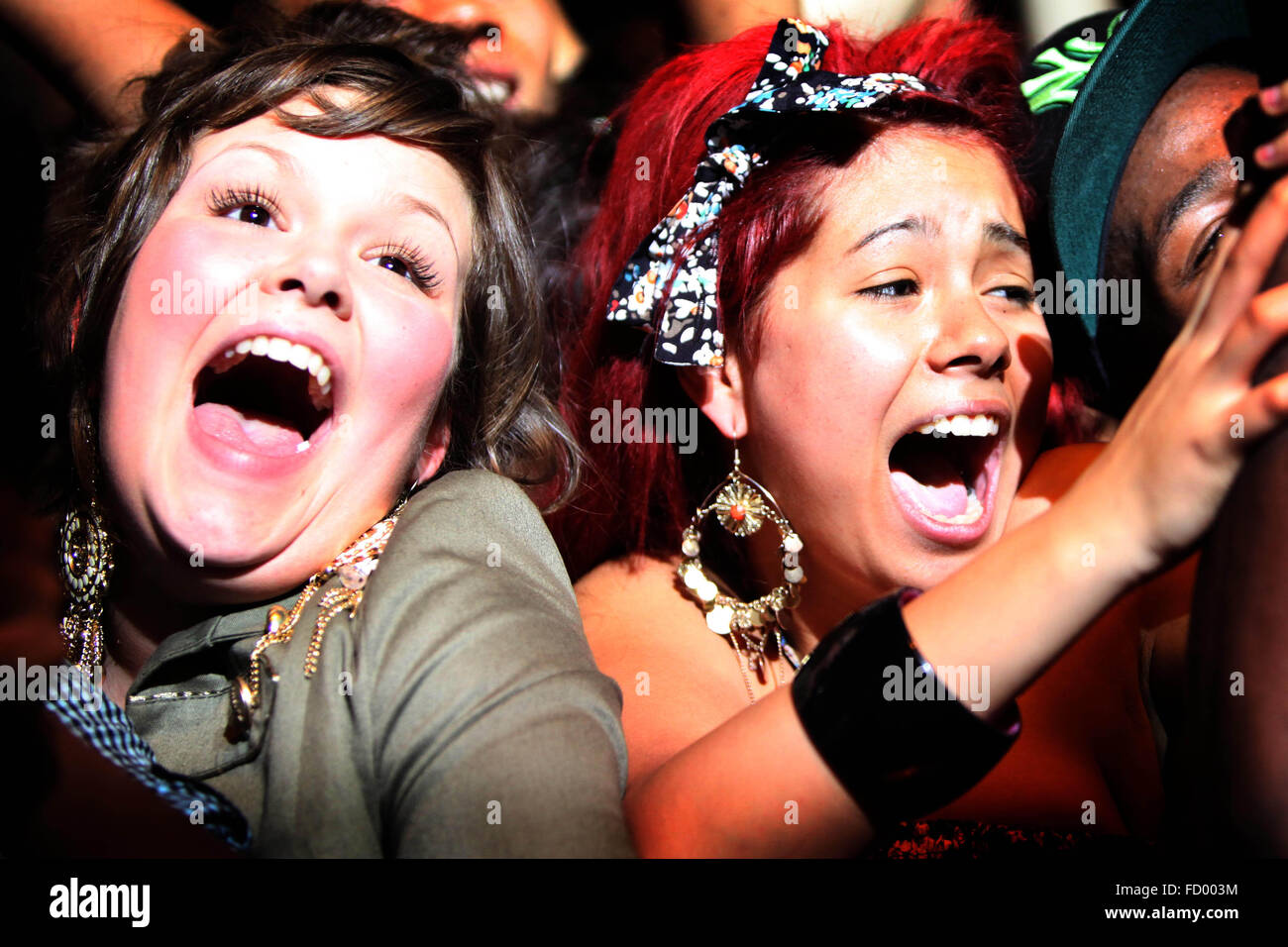 Begeisterte die Fans in der Menge am Orange Rockcorps am Apollo Theatre in Manchester. Stockfoto