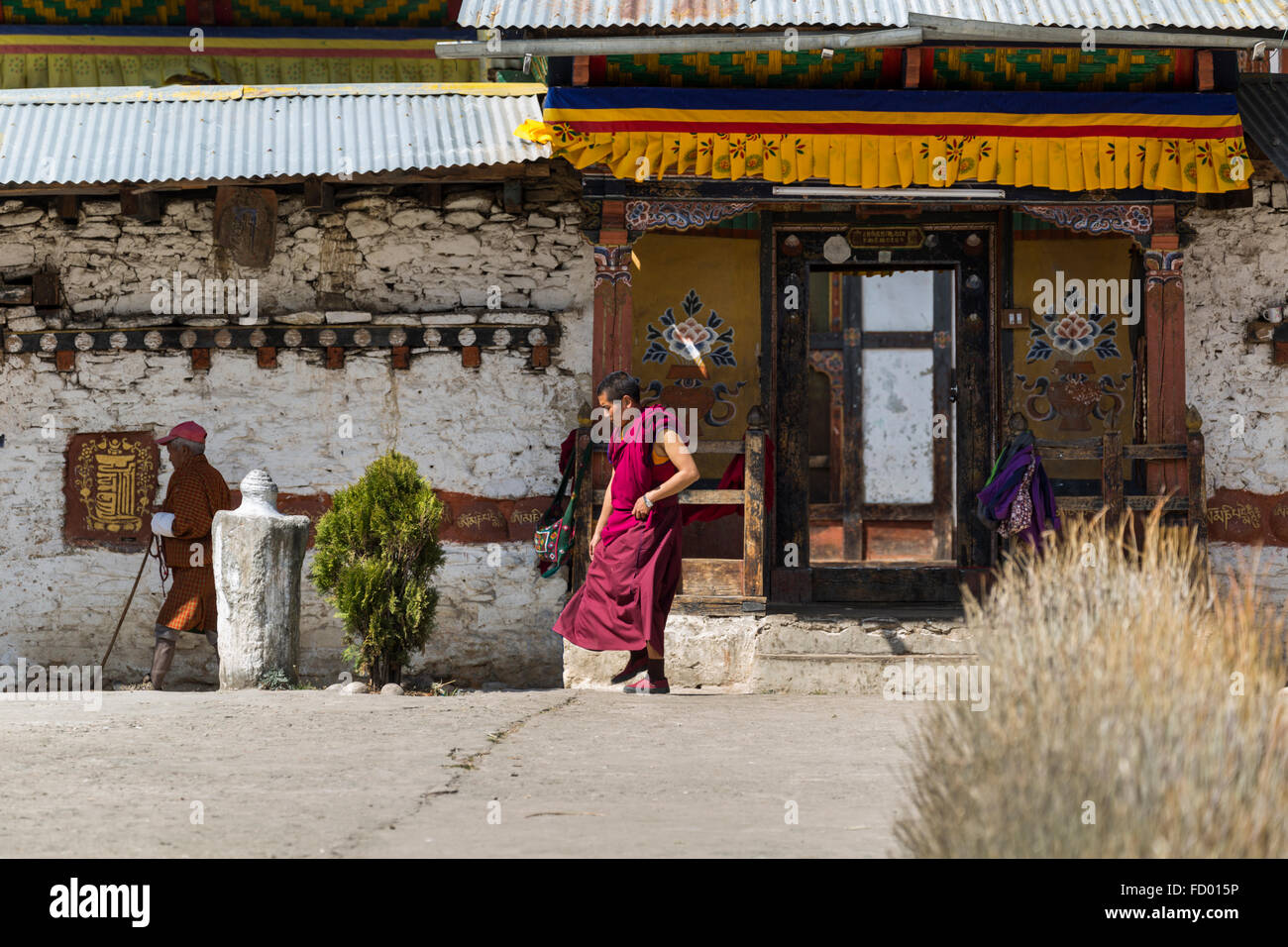 Mönch an Tamshing buddhistische Tempel, Jakar, Bumthang, zentrale Bhutan, Asien Stockfoto