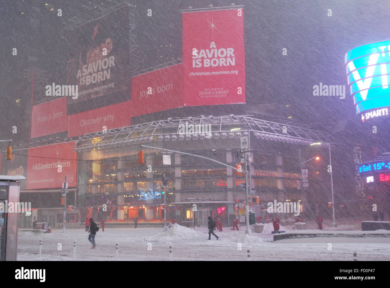 New York City - 23. Januar 2016: Toys R US Times Square touristische Attraktion Flagshipstore im Blizzard Jonas geschlossen Stockfoto