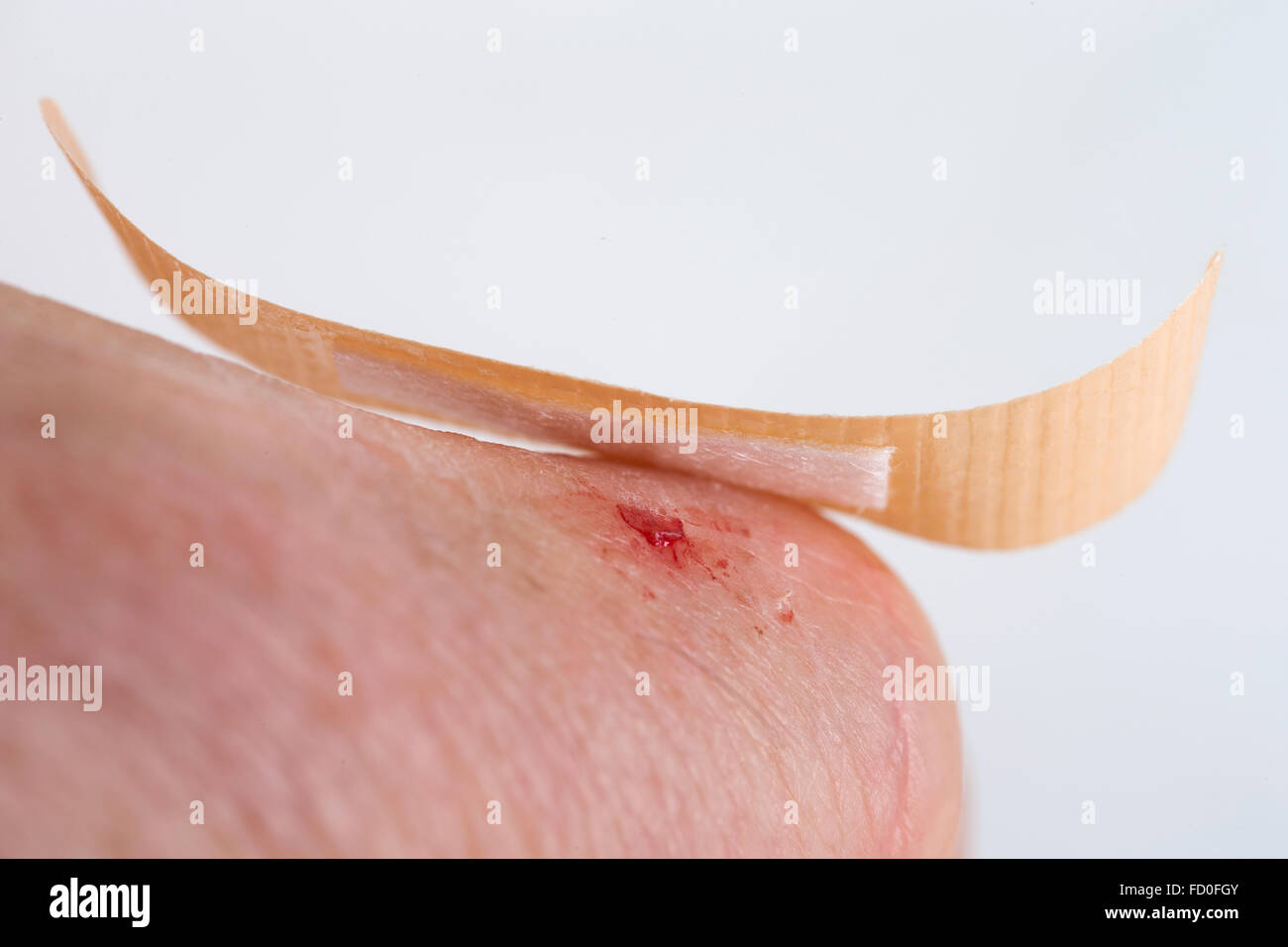 Blutiger finger -Fotos und -Bildmaterial in hoher Auflösung – Alamy