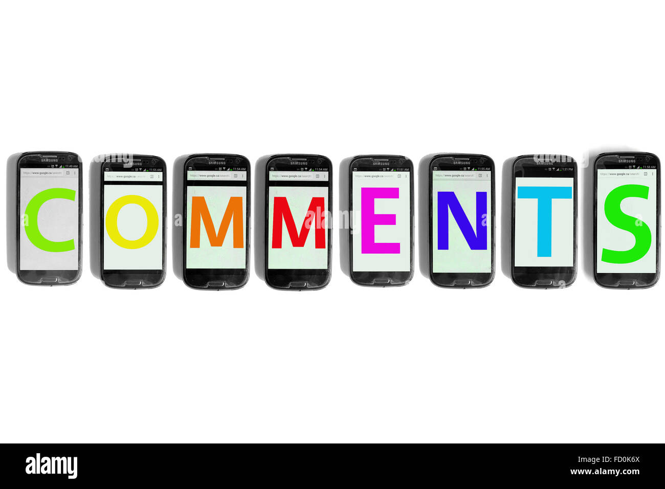 Kommentare auf den Bildschirmen der Smartphones vor weißem Hintergrund fotografiert. Stockfoto