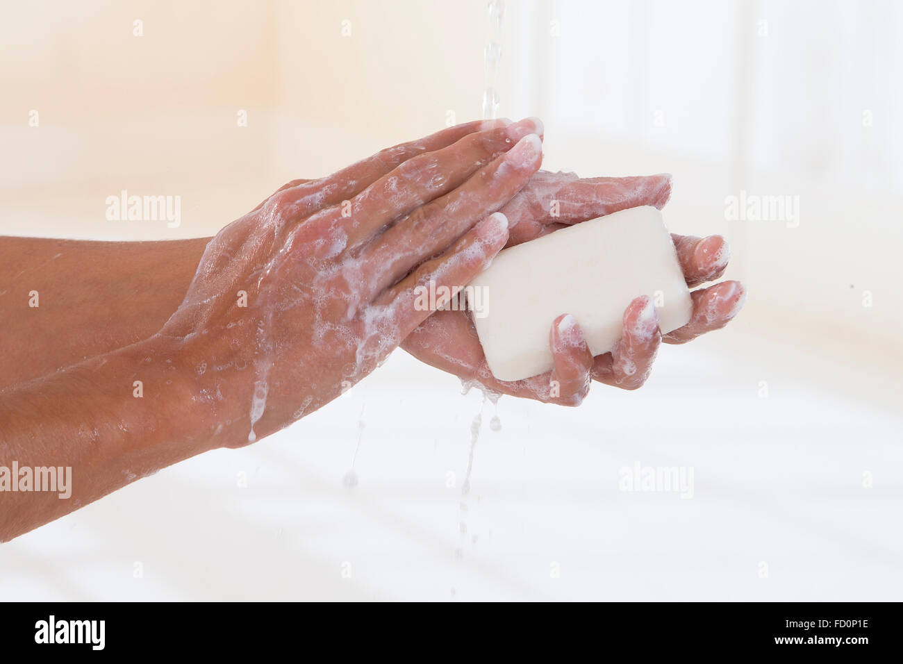 Reinigung der Hände Stockfoto