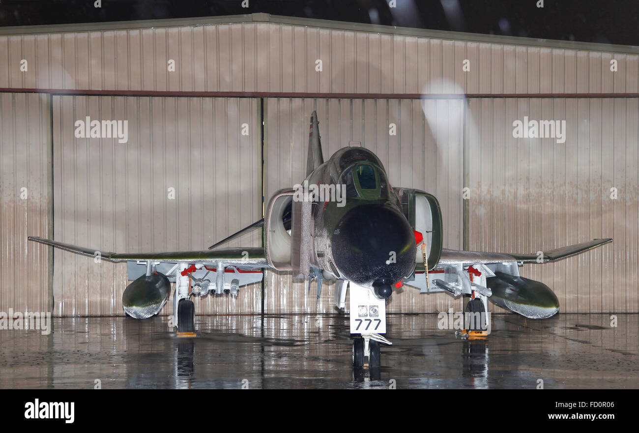 McDonnell Douglas F-4 Phantom Flugzeug im Regen Stockfoto