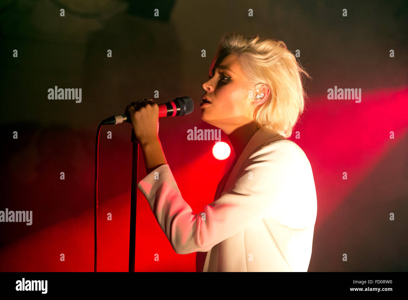 London, UK. 26. Januar 2016. Nina Nesbitt, loslassen 21 bei Bush Hall, Shepherds Bush, London heute Abend vor der Veröffentlichung ihrer "Modern Love"-EP ist am 5. Februar. Bildnachweis: Oliver Dixon/Alamy Live-Nachrichten Stockfoto