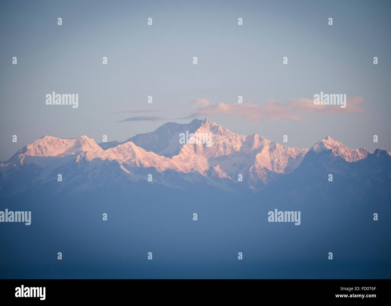 Mount Everest und Kangchenjunga Sonnenaufgang von Tiger Hill, Darjeeling, Indien Stockfoto