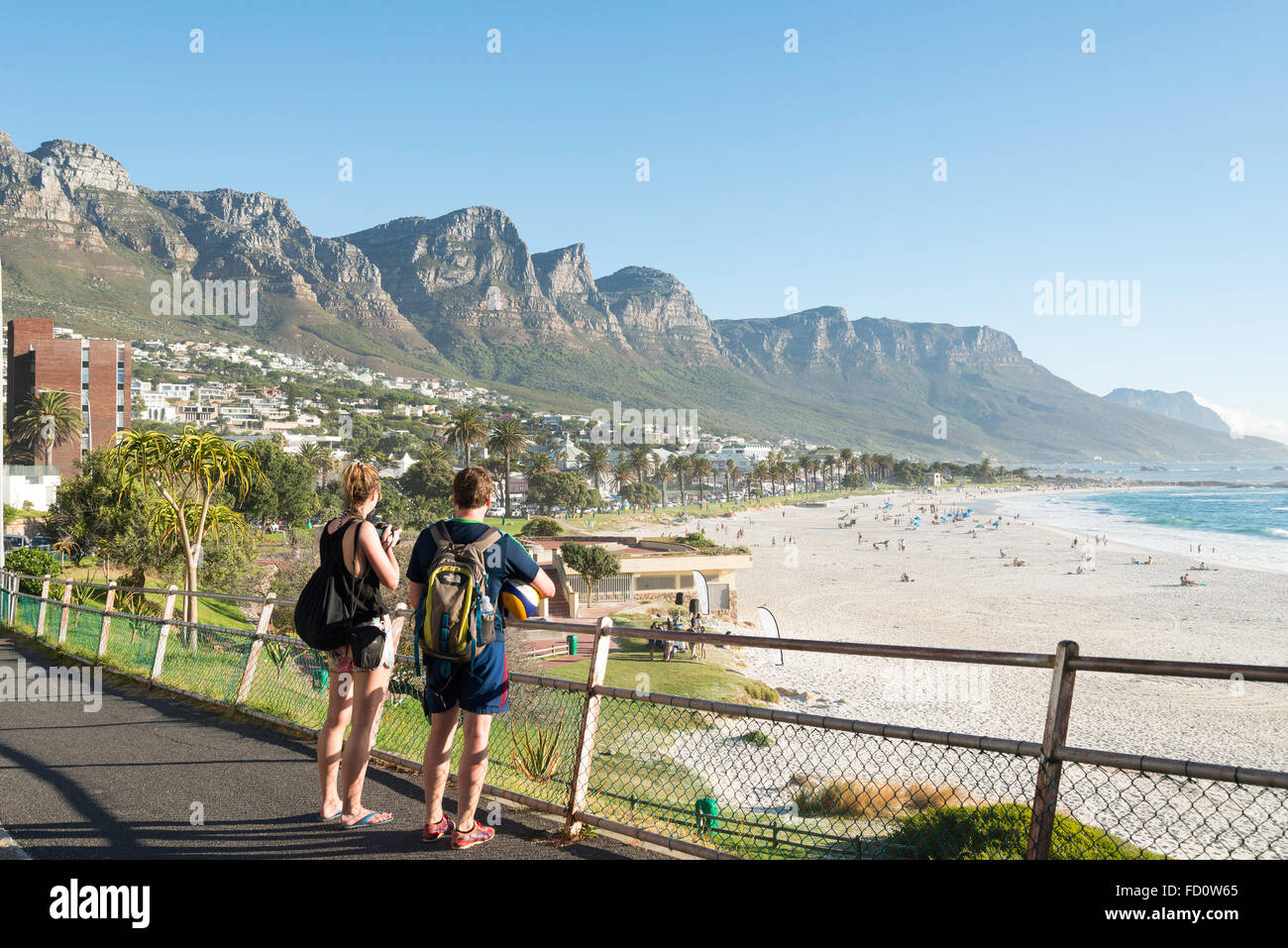 Strand von Camps Bay, Camps Bay, Kapstadt, Kapstadt Gemeinde, Provinz Western Cape, Südafrika Stockfoto
