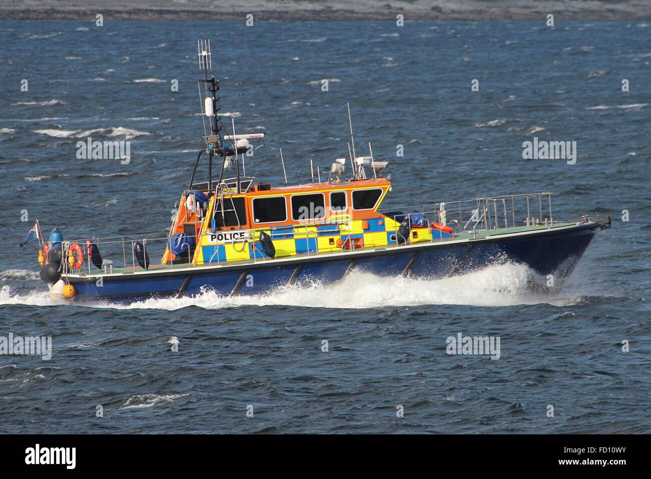 Condor, eines der Clyde-basierte MoD Polizei startet, übergibt Cloch Point im Escort-Dienst während der Ankunftshalle für gemeinsame Krieger 14-2 Stockfoto