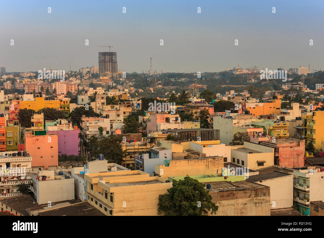 Bewohner, die Gebäude in der Skyline der Stadt Bangalore, Indien Stockfoto
