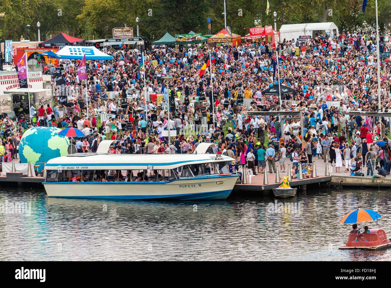 Adelaide, Australien - 26. Januar 2016: Australia Day Feier in Elder Park mit vielen Menschen verschiedener Nationalitäten. Stockfoto