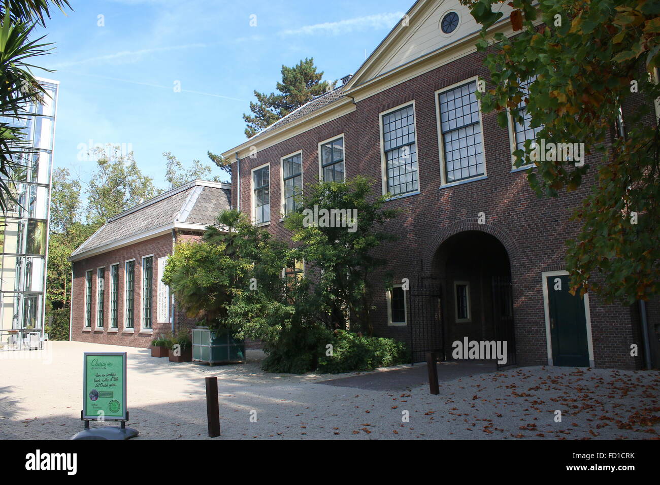Haupteingang des 16. Jahrhunderts Hortus Botanicus. Befindet sich auf Universität Leiden Gelände am Rapenburg Kanal, Leiden, Niederlande - Leiden-Sammlung Stockfoto