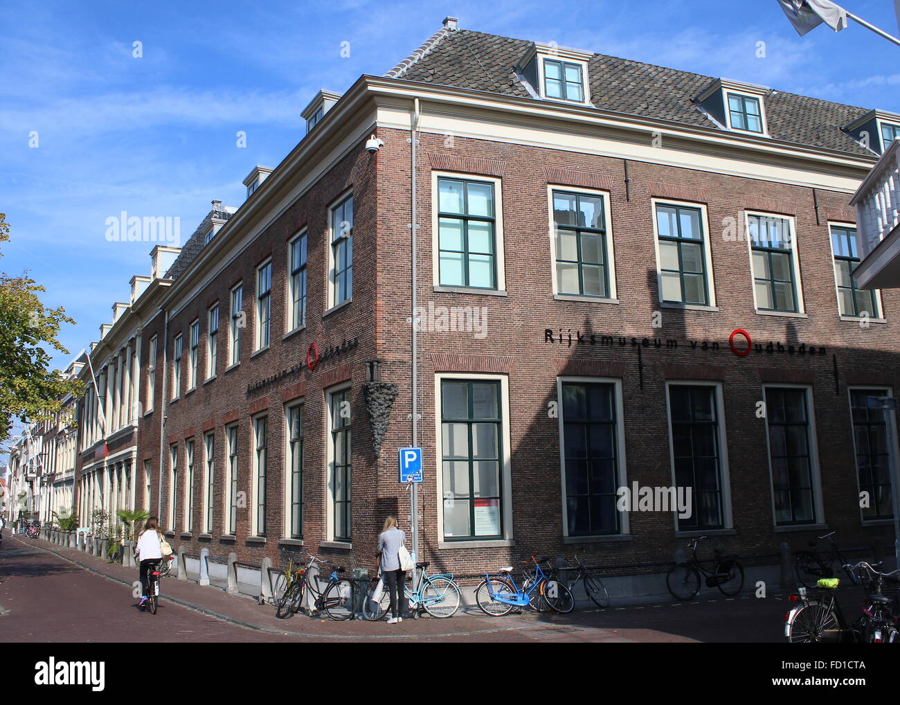 Rijksmuseum van Oudheden (National Museum of Antiquities) am Rapenburg Kanal in Leiden, Niederlande, Stockfoto