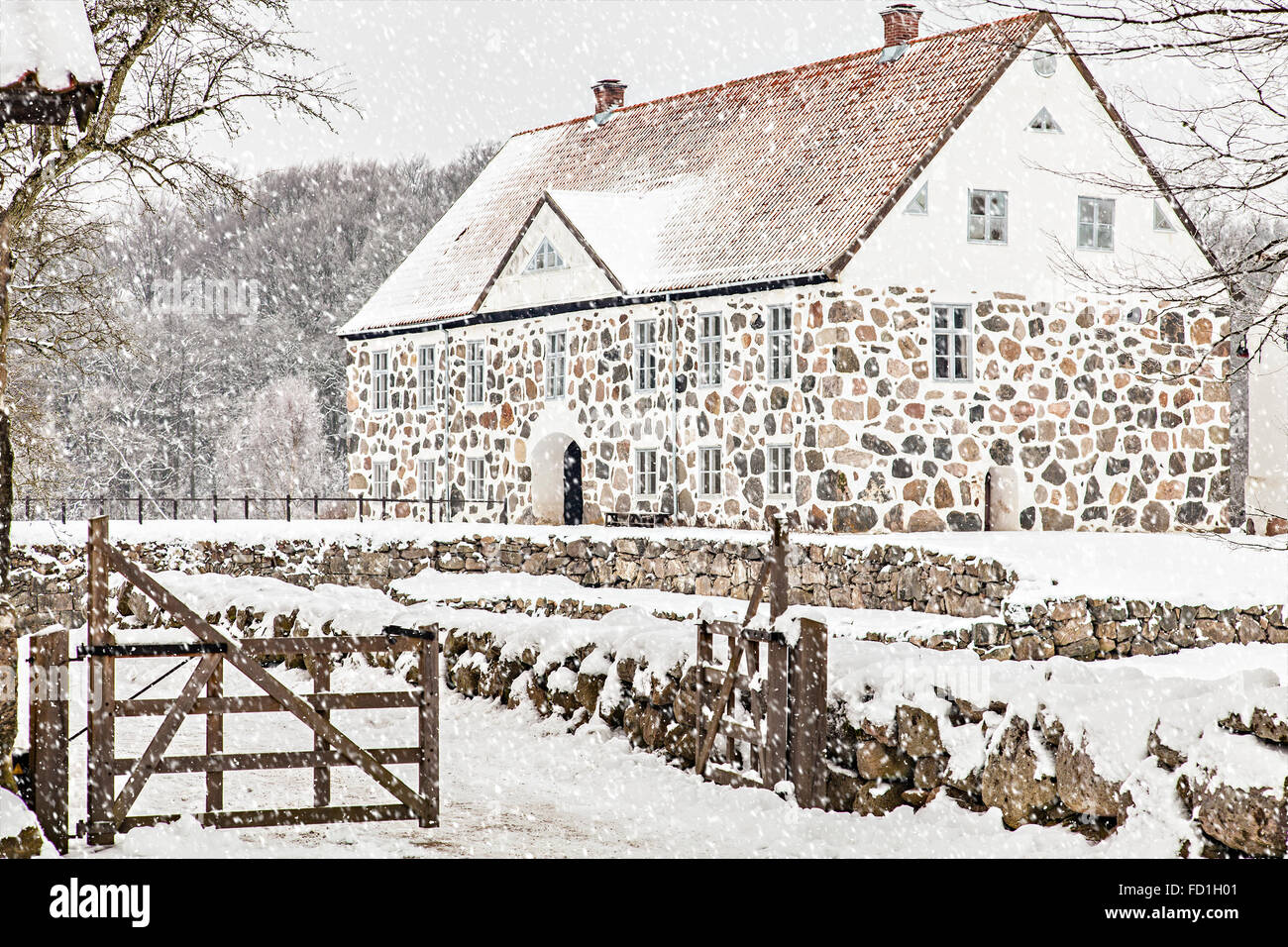 Bild von Hovdala Mazowsze Schloss im Schnee. Stockfoto