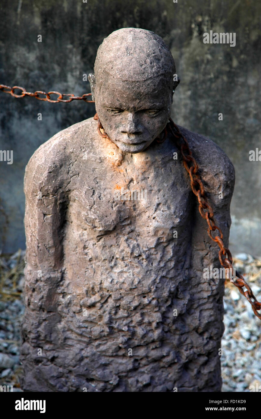 Eine Statue in Stonetown, Zanzibar richtiges und Trauer über den afrikanischen Sklave Handel Stockfoto