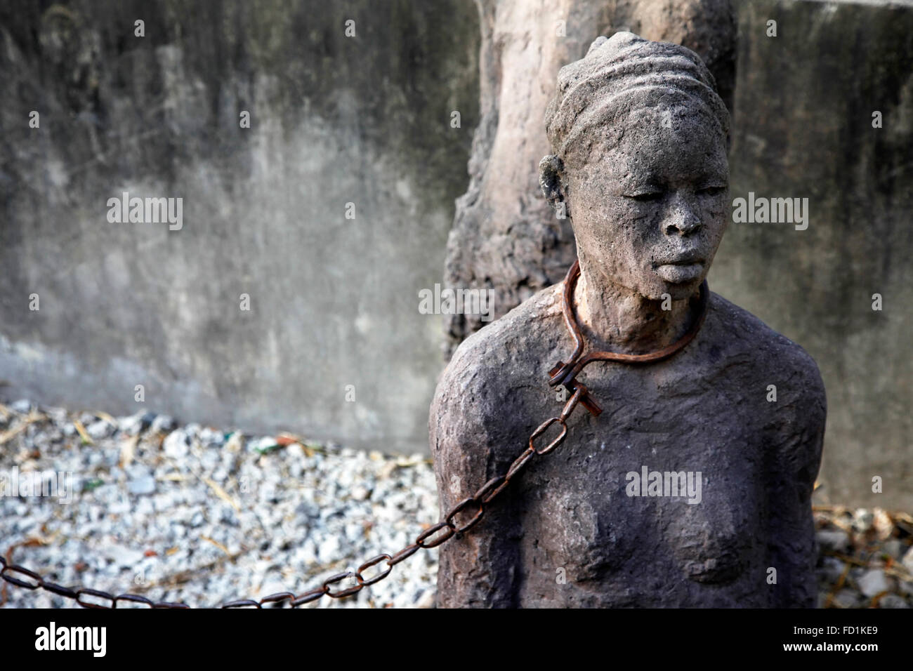 Eine Statue in Stonetown, Zanzibar richtiges und Trauer über den afrikanischen Sklave Handel Stockfoto