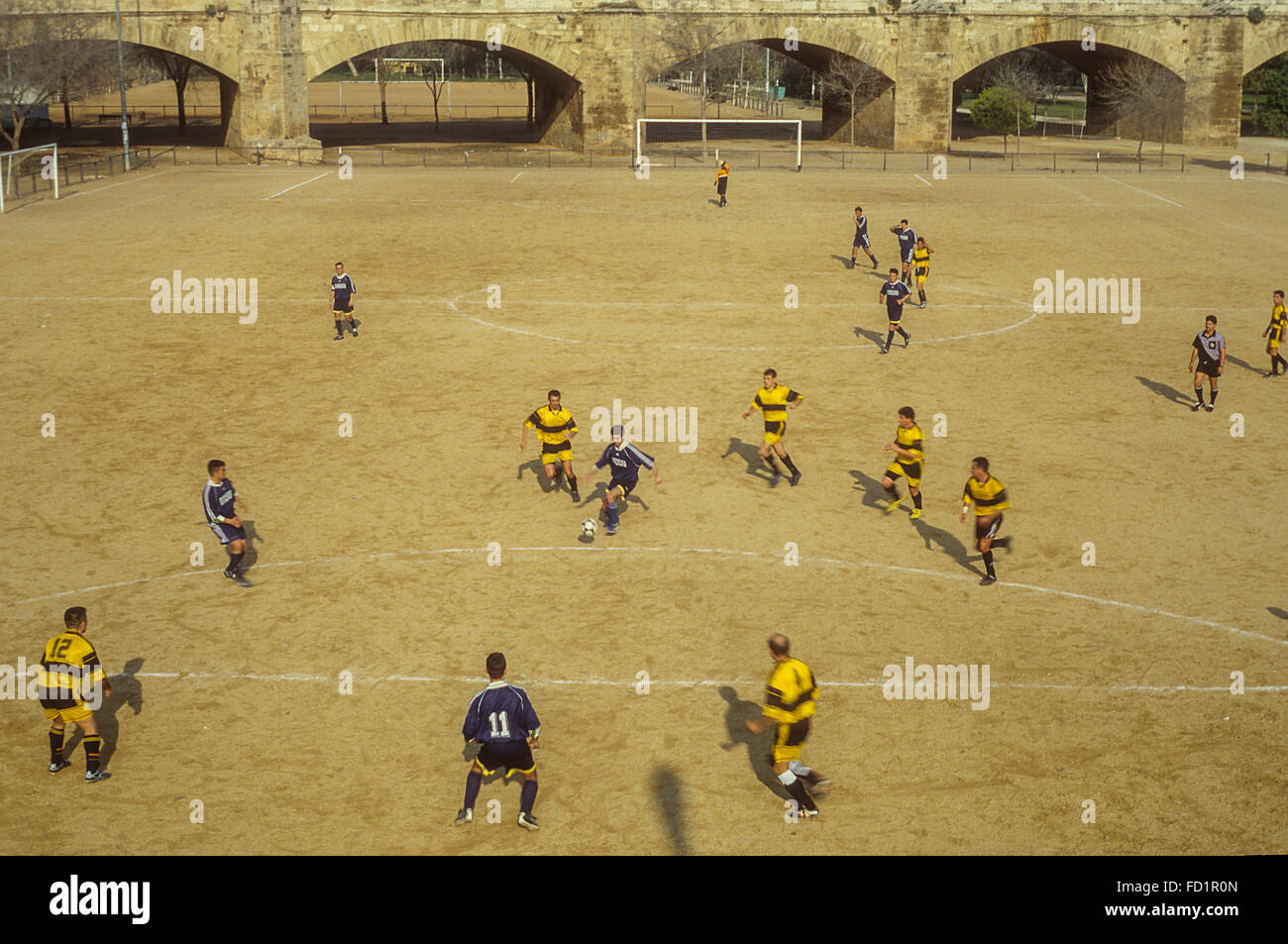 Fußballspiel in Jardi (Garten) del Turia, Valencia, Spanien Stockfoto