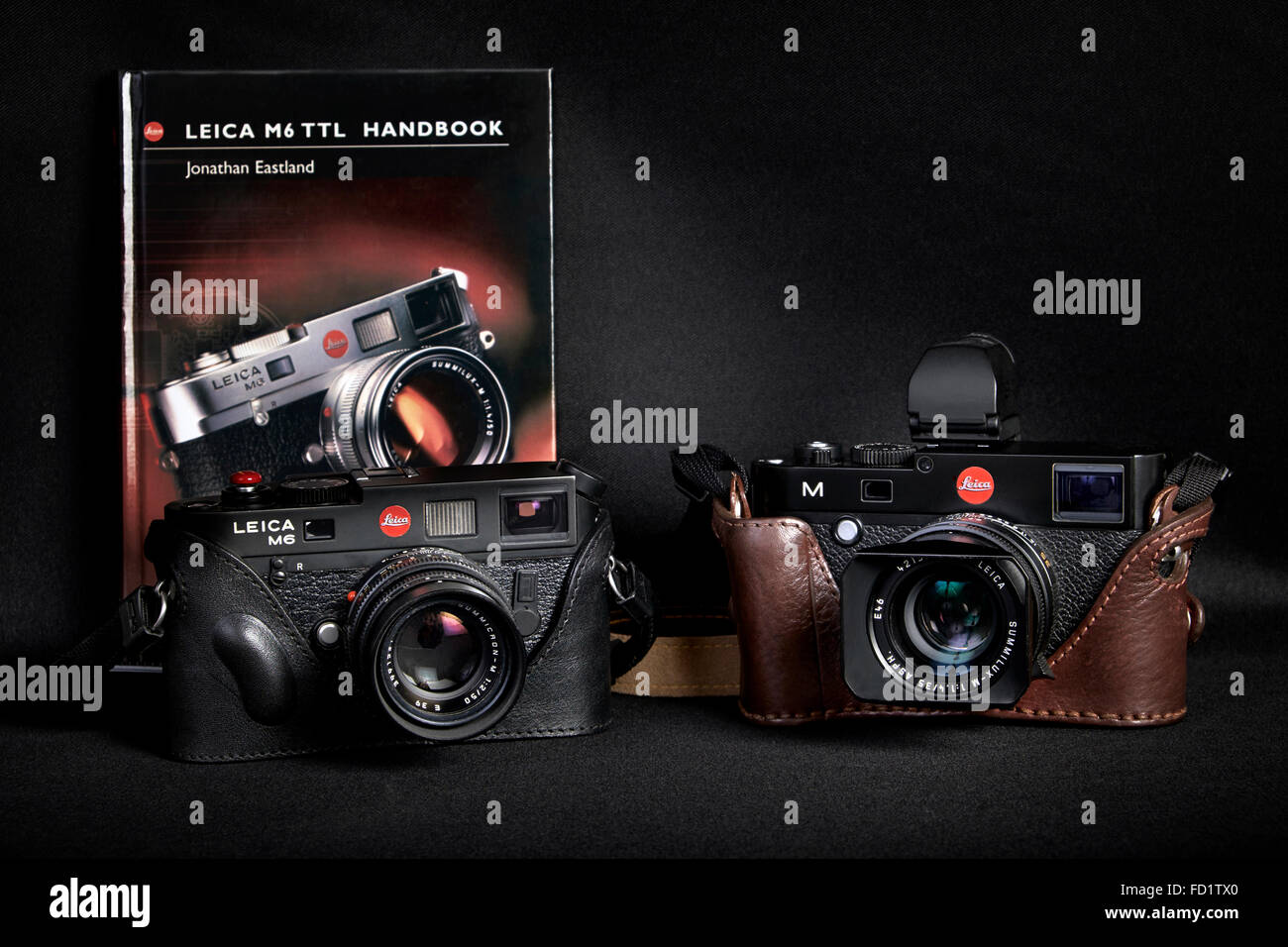 Leica Kamera. Leica M6 TTL 35-mm-Filmkamera mit Entfernungsmesser und einem digitalen Gegenstück Leica M 240 Stockfoto