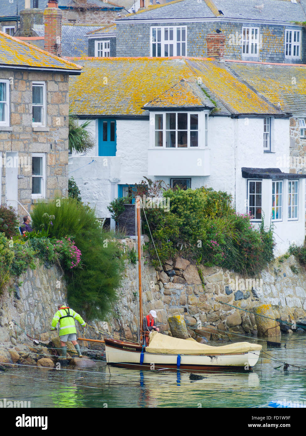 Mousehole Hafen & Strandpromenade, Cornwall, England, UK Stockfoto