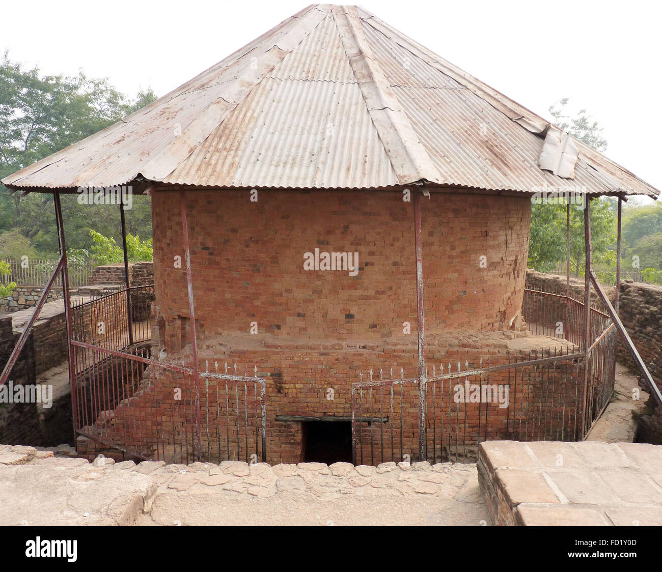 Maniyar Mathematik, die ausgegrabenen Kuppel förmigen Struktur in Rajgir, Indien Stockfoto