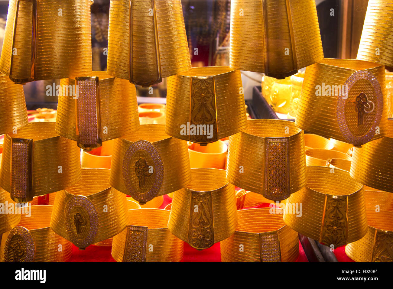 Arap gold - identische Anzeigen in gold Souks in all den arabischen Golfstaaten gesehen werden kann Stockfoto