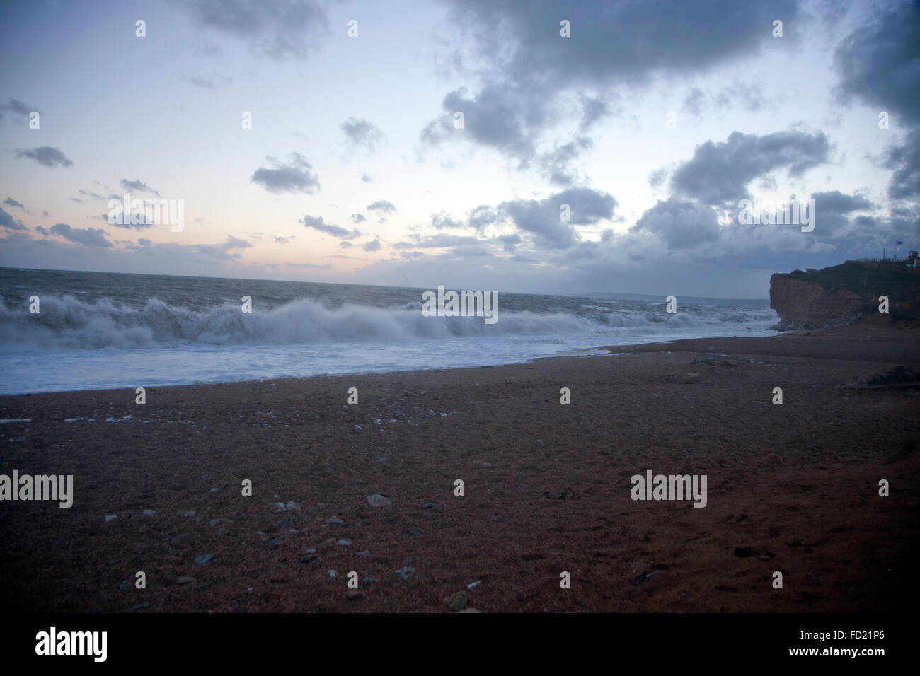 Schwere Dünung, Burton Bradstock Strand, Dorset, Großbritannien Stockfoto