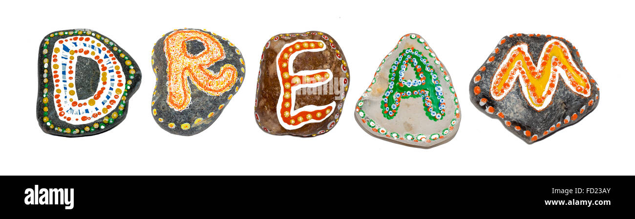 Traum-Wort gebildet von Hand bemalten Steinen Stockfoto