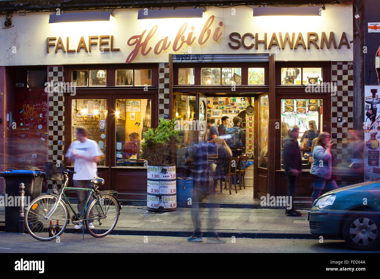 Europa, Deutschland, Nordrhein-Westfalen, Köln, das libanesische Restaurant Habibi an der Zuelpicher Street, Quartier Latin. Stockfoto