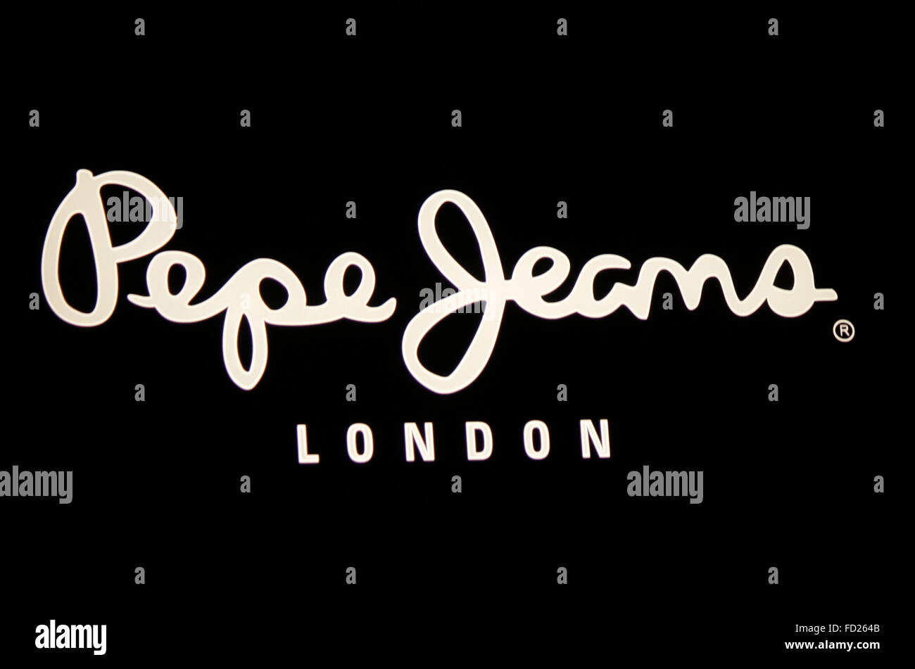 Pepe Jeans Logo Stockfotos und -bilder Kaufen - Alamy