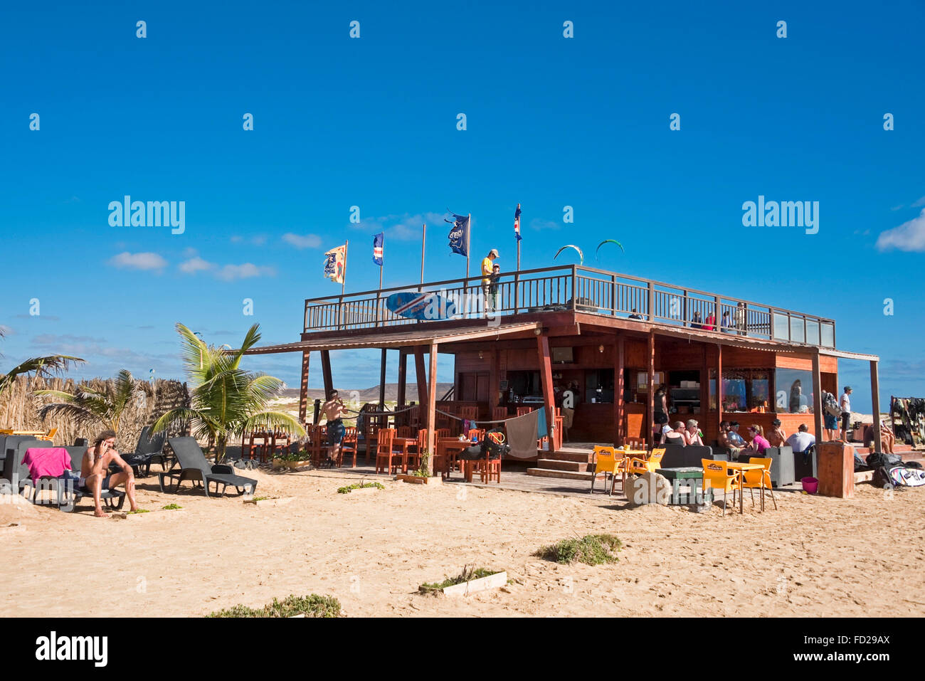 Horizontale Ansicht einer Strand-Bar am Kite Beach in Kap Verde. Stockfoto