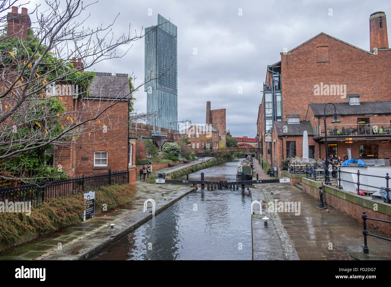 Auf der Suche nach unten den Kanal im Castlefield in Manchester Stockfoto