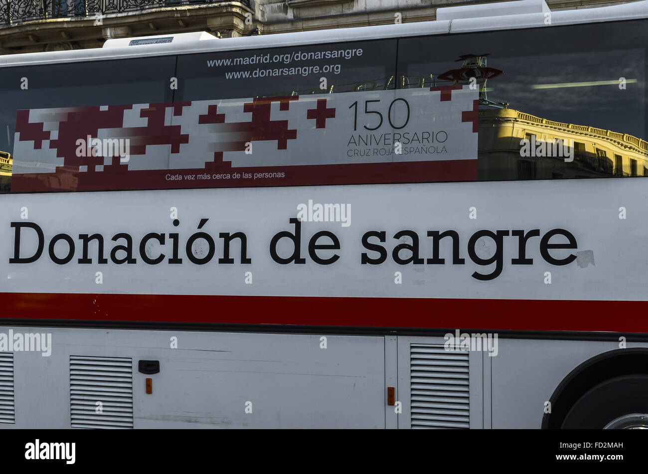 Eine Blut-Bus an der Puerta del Sol, Stadt Madrid, Spanien Stockfoto