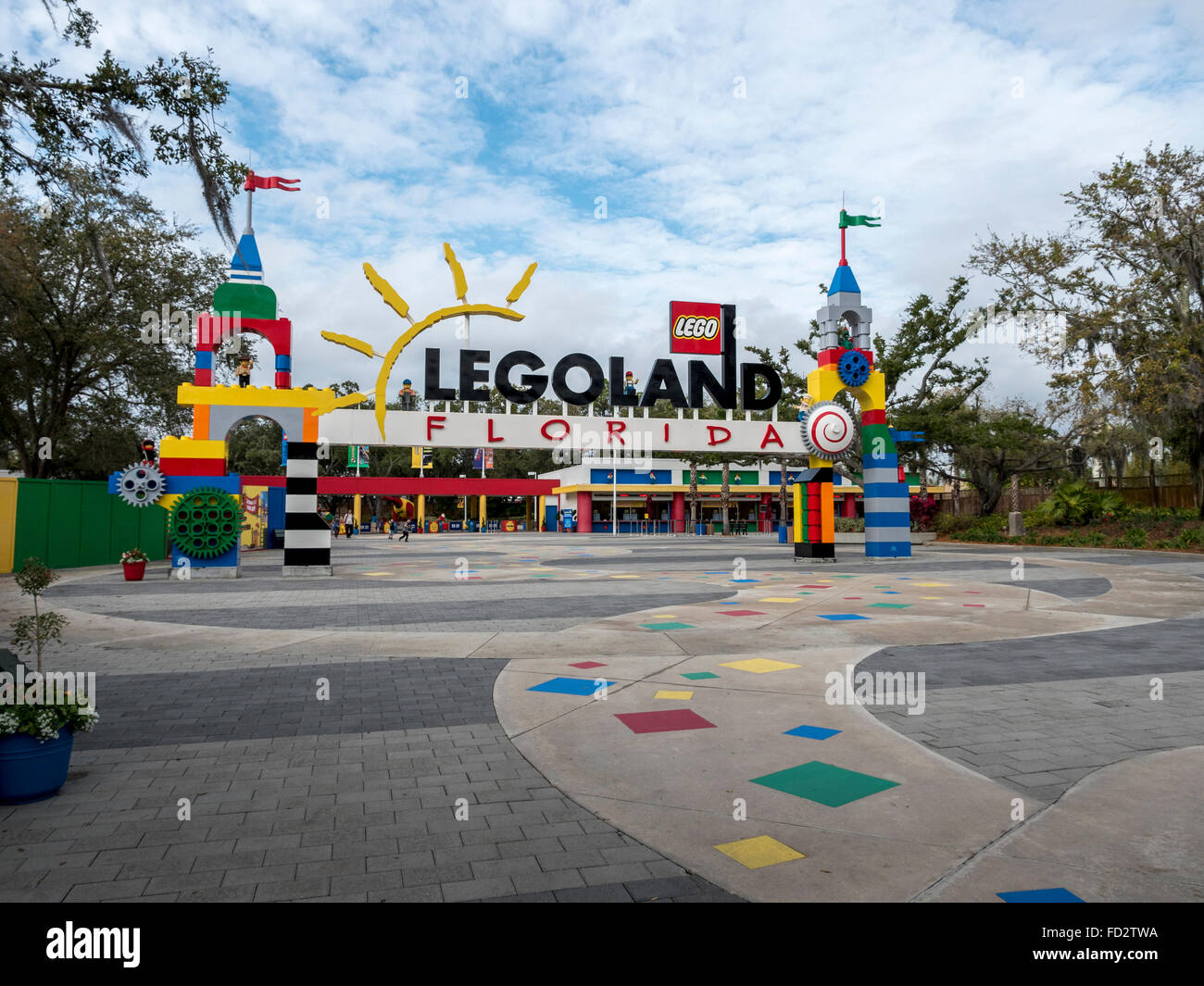 Der Haupteingang und Willkommensschild an Lego Legoland Florida, gelegen In Winter Haven südlich von Orlando, Florida Stockfoto