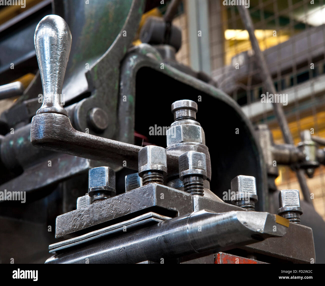 Alte Metall-Drehmaschine in Fabrik Stockfoto