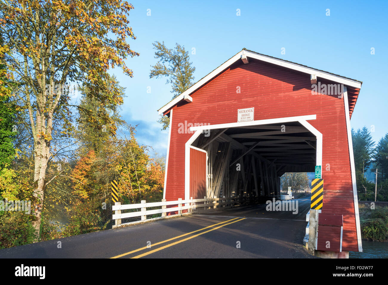 Shimanek Covered Bridge auf Thomas Bach, in der Nähe der Stadt Scio in Linn County; Willamette Valley, Oregon. Stockfoto