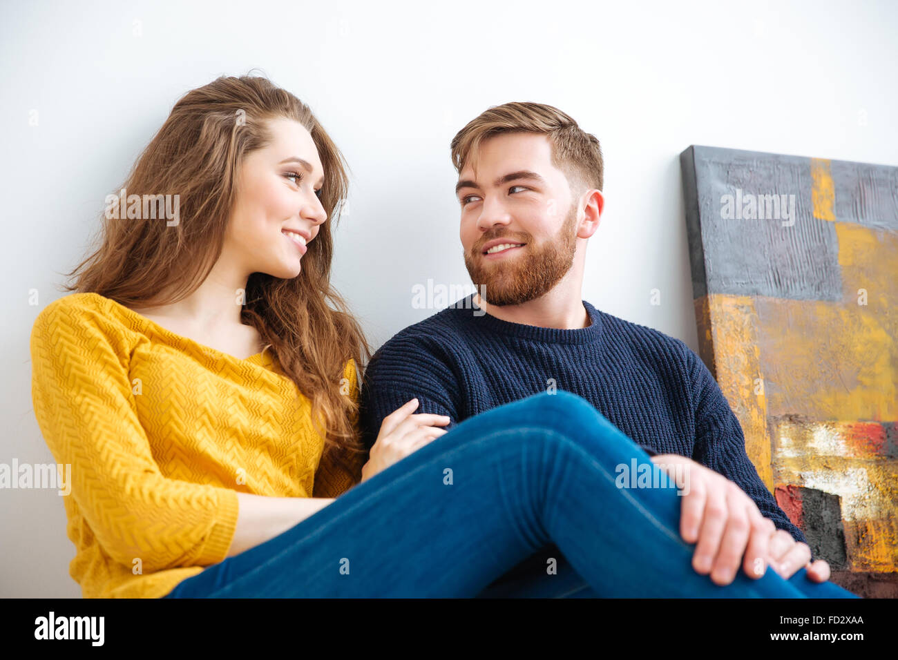 Porträt eines glücklichen Paares flirten zu Hause Stockfoto