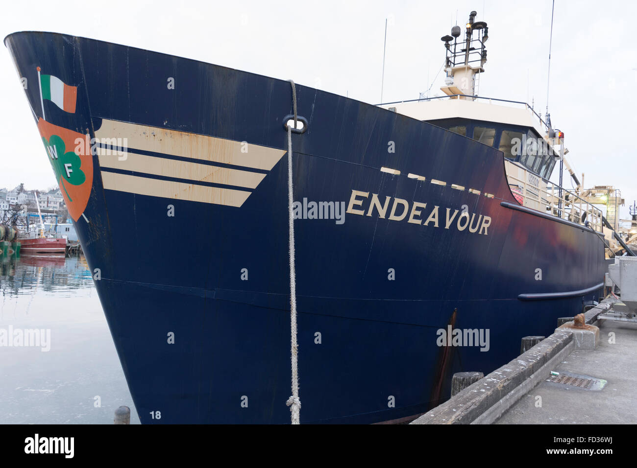 Gloucester, MA USA Dragger Endeavour fischt für Hering und Makrele aus seiner Heimatbasis auf der State Pier. Stockfoto