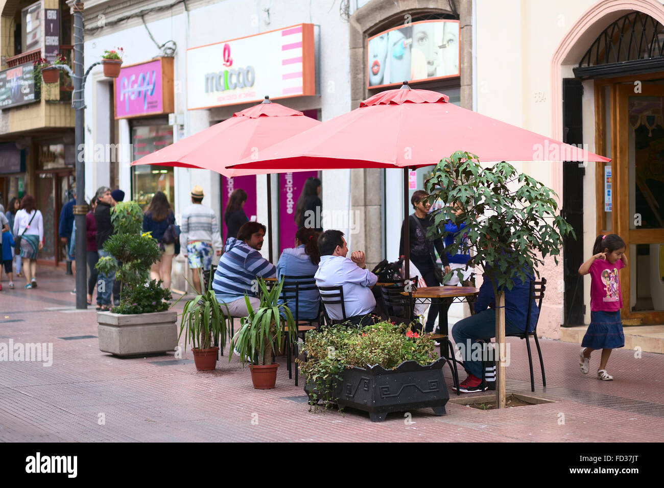 LA SERENA, CHILE - 18. Februar 2015: Outdoor-Tische im freien Cafe Pompadour ulica Prat in La Serena, Chile Stockfoto