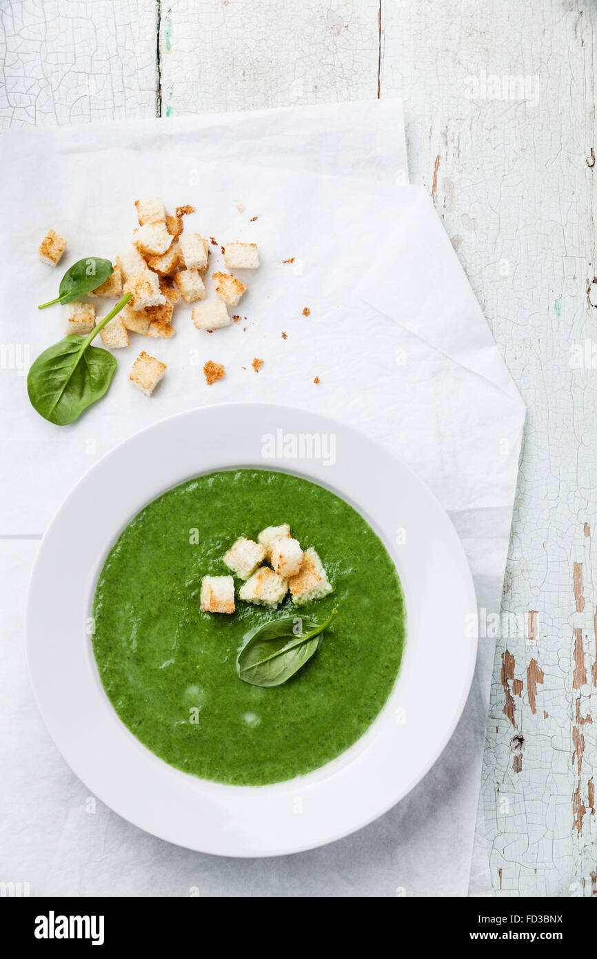 Suppe mit croutons -Fotos und -Bildmaterial in hoher Auflösung – Alamy